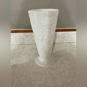Elegant Vintage white milk glass Floral Vase